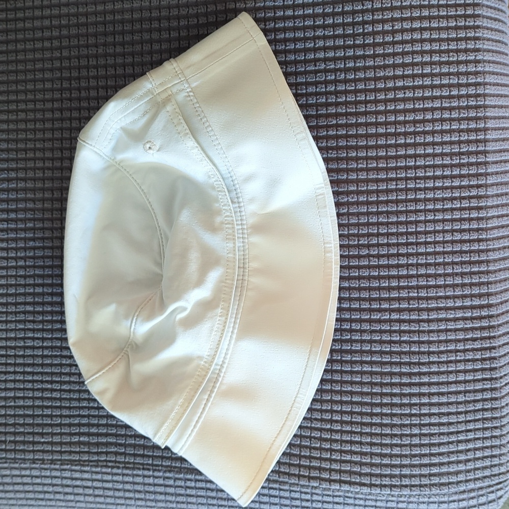 Nwt Athleta bucket hat, white, size medium/large